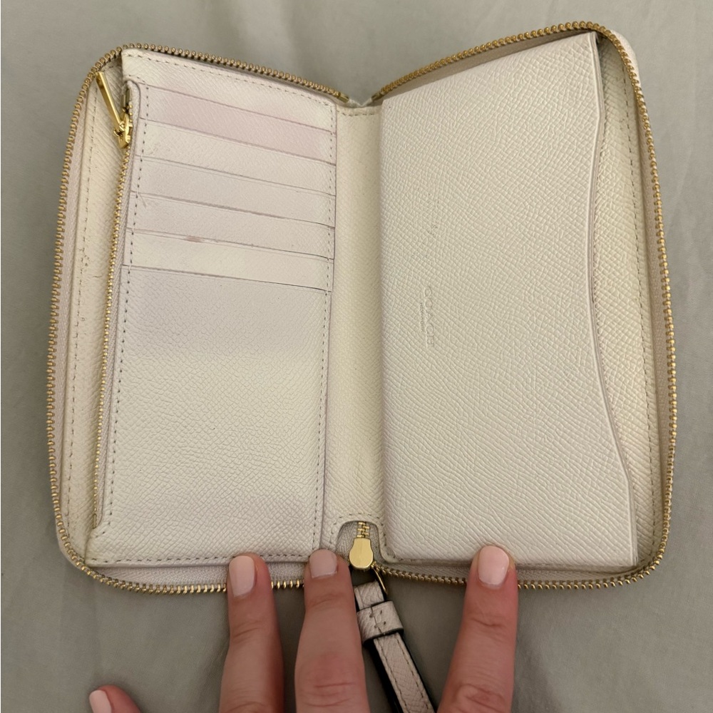 Coach White Leather Wallet with Gold Hardware - Picture 4 of 8